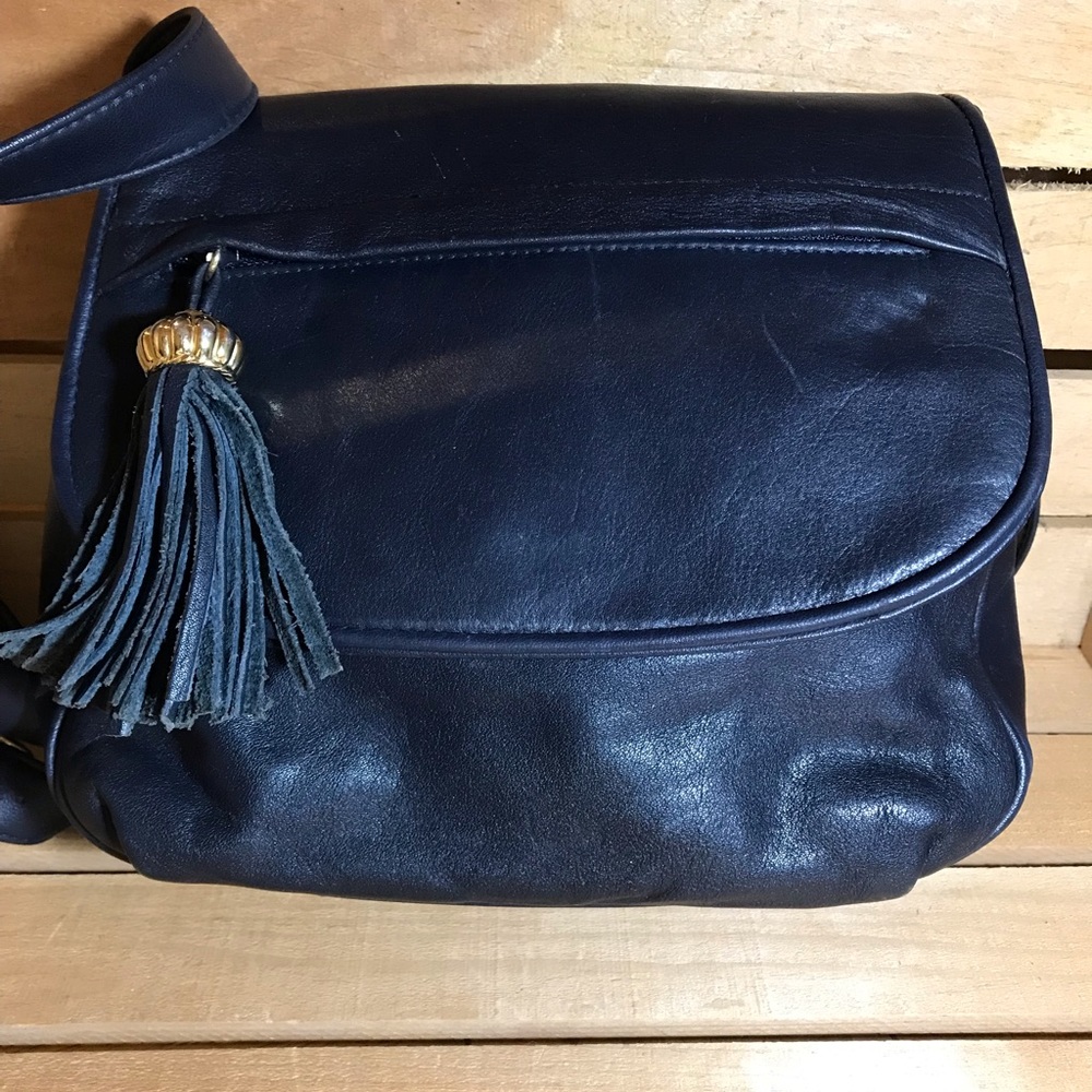 **SOLD** Vintage leather navy blue crossbody bag